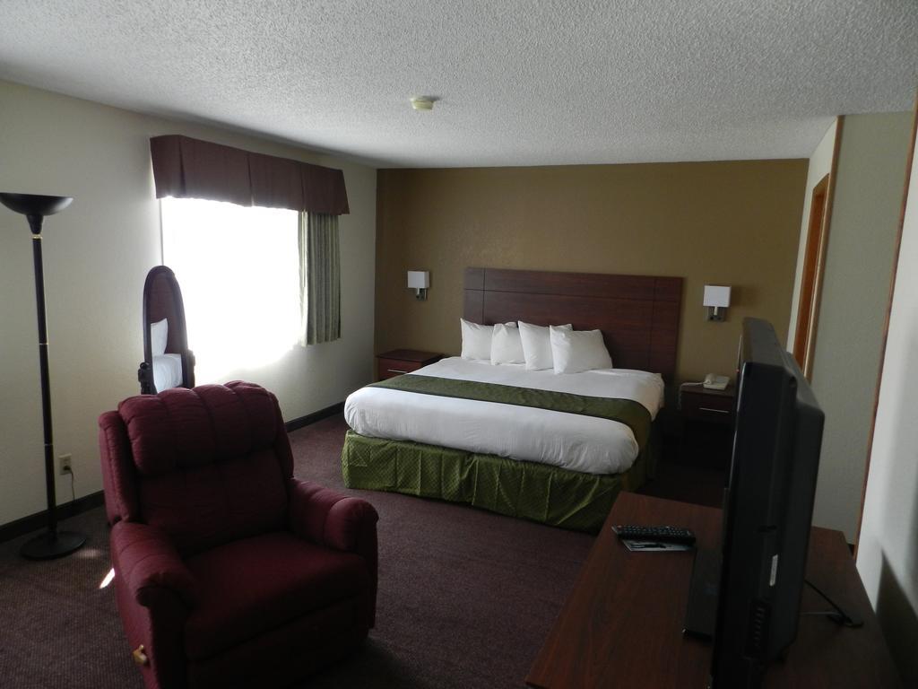 Baymont By Wyndham Dubuque Hotel Eksteriør billede