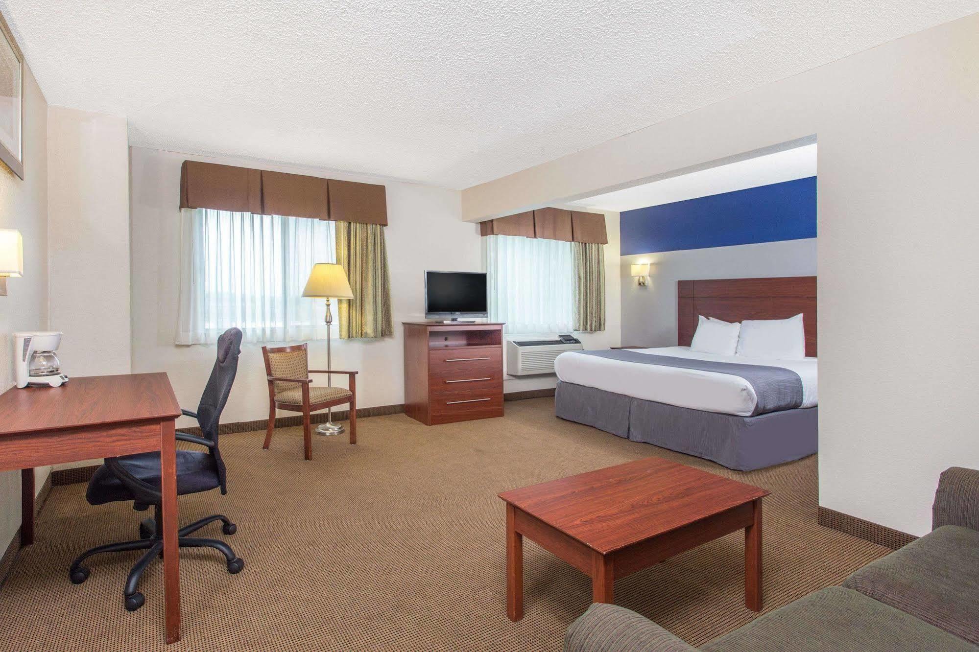 Baymont By Wyndham Dubuque Hotel Eksteriør billede